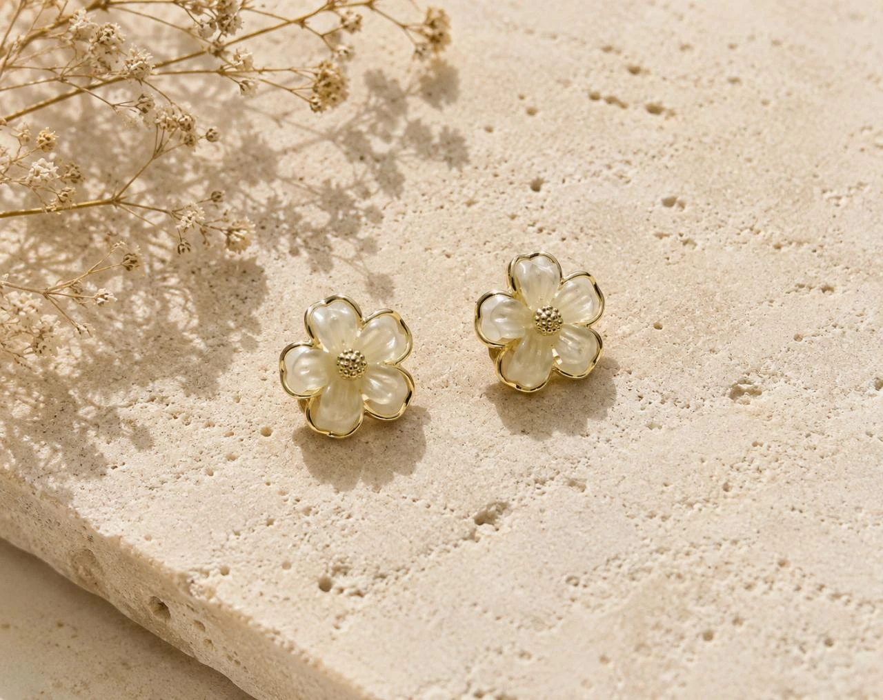 Boucles d’oreilles fleurs – délicates & ultra tendance
